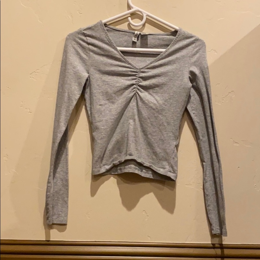 long sleeve cropped tightly fitted shirt